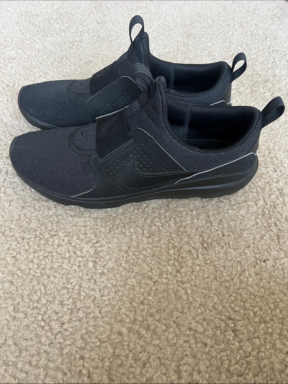 Nike Men’s AD Comfort - Black Slip-On Training Sneakers